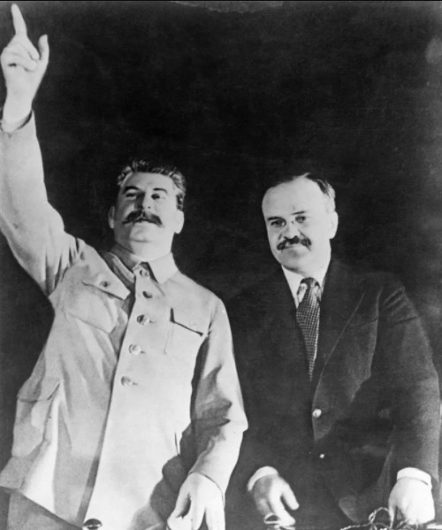 Stalin e Molotov coordenaram as tentativas de chegar a um acordo diplomático com a Finlândia (Foto: Getty Images via BBC)