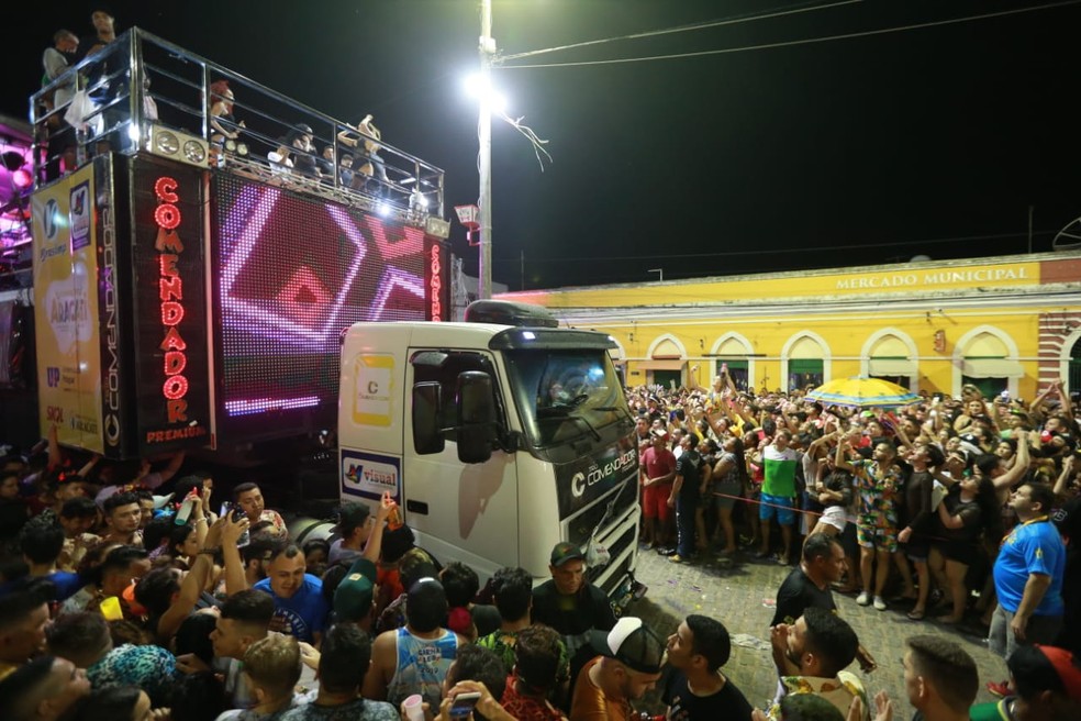 Fãs lotam cidade de Aracati para ver show da Anitta — Foto: Kid Júnior/Sistema Verdes Mares