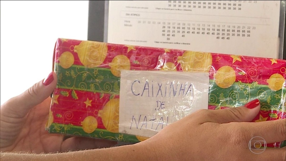 Comerciantes adaptam 'caixinha' de Natal para garantir dinheiro extra no  fim do ano | Jornal Nacional | G1