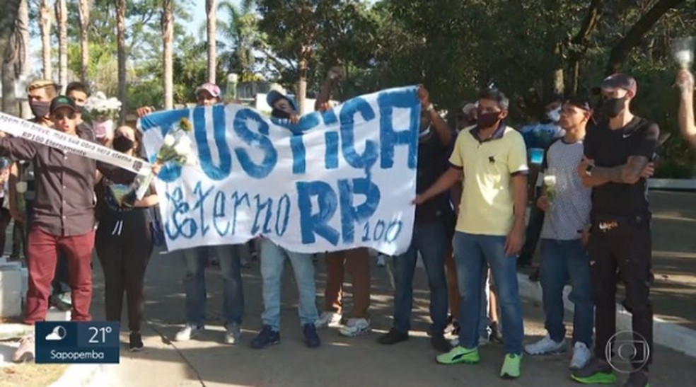 Ato em contra a morte de Rogério Ferreira da Silva Júnior, de 19 anos, na Zona Sul da capital paulista.  — Foto: Reprodução/TV Globo