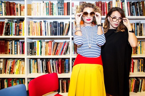 Ucha Meirelles e Marina Caruso experimentam os novos modelos Prada e Dolce & Gabbana (foto: Charles Naseh)