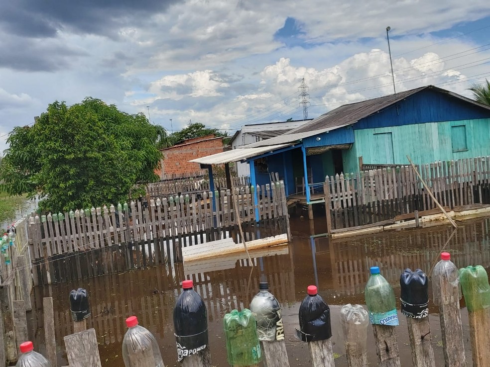 Mais de 16 bairros de Rio Branco estão alagados com águas de igarapés e córregos  — Foto: Asscom/Defesa Civil Municipal