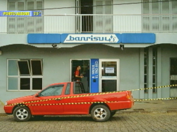 Agência bancária é assaltada em Nova Araçá, RS (Foto: Reprodução/RBS TV)