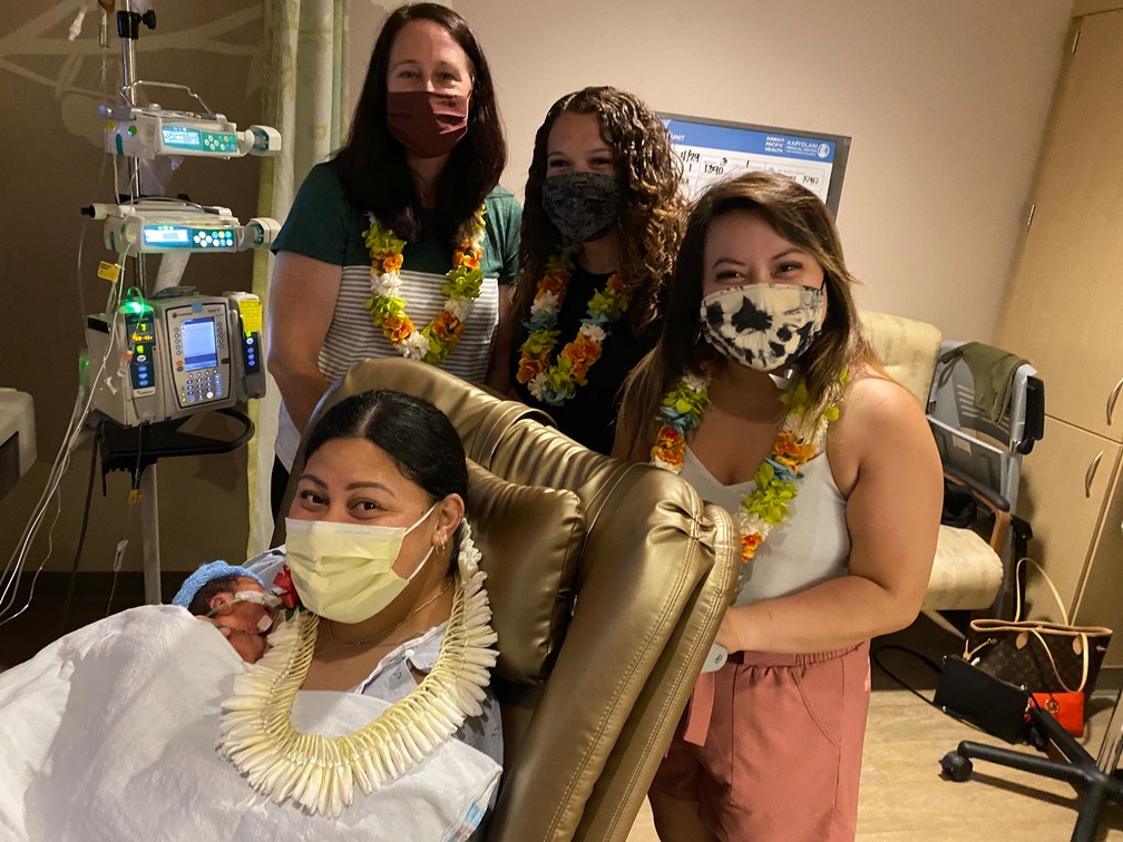 Lani Bamfield, Amanda Beeding e Mimi Ho, enfermeiras que ajudaram com os procedimentos dentro do voo. — Foto: Hawaii Pacific Health