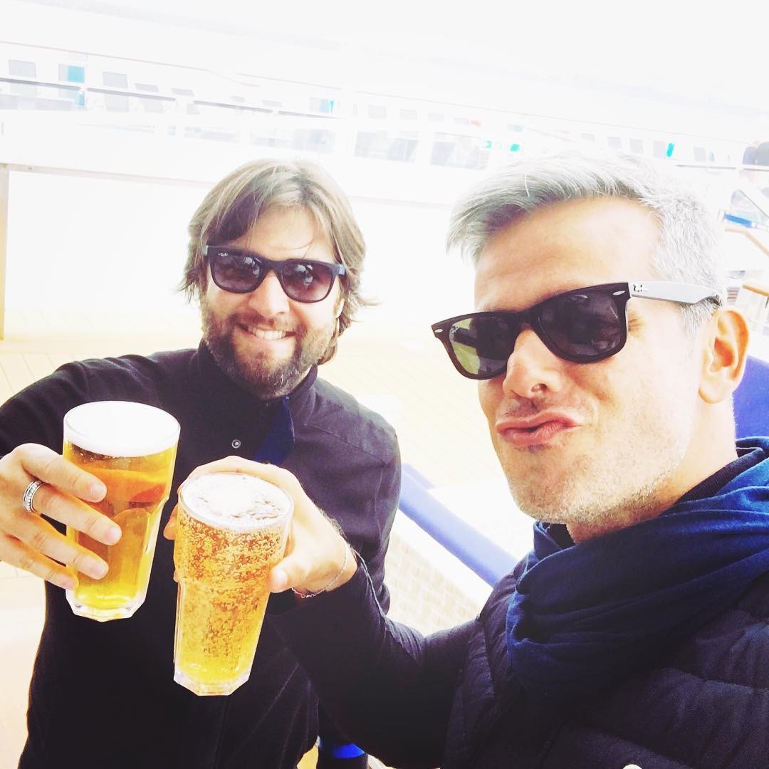 Otavio Costa e seu agente (Foto: reprodução Instagram)