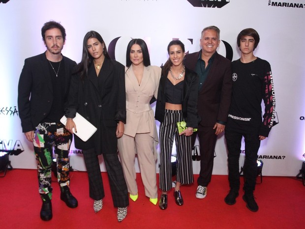 Cleo com  Wagner Santisteban, Antonia Morais, Ana Morais, Orlando Moraes e Bento Morais (Foto: Brazil News)