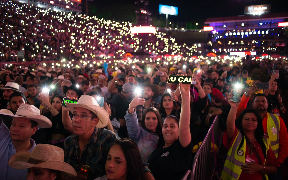 Público se emociona com show de Diego & Victor Hugo na Festa do Peão de Barretos 2022 — Foto: Érico Andrade/g1