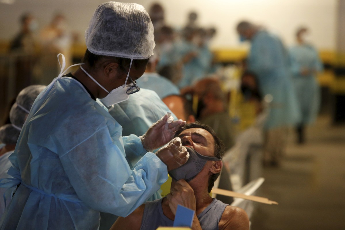 Covid-19: tend&ecirc;ncia de aumento permanece, alerta Fiocruz