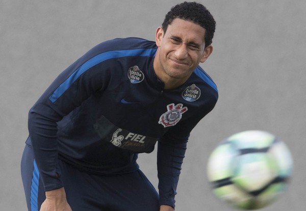 Contratação, retornos e renovação: veja panorama da zaga do Corinthians