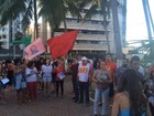Manifestantes fazem ato pró-Dilma e contra Temer na orla de Maceió