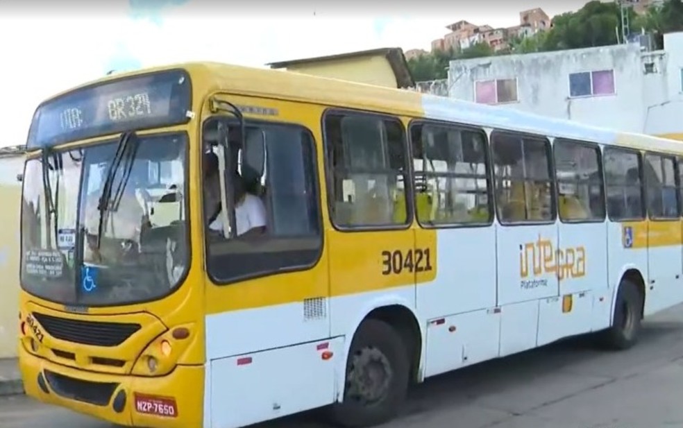 Paralisação dos rodoviários é finalizada e ônibus voltam a circular em Salvador — Foto: Reprodução/TV Bahia