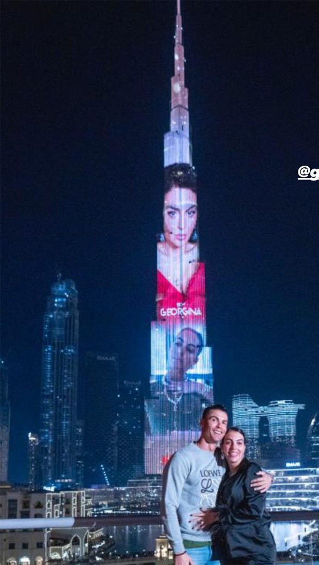 Cristiano Ronaldo surpreende Georgina Rodriguez com projeção de fotos no Buj Khalifa (Foto: Reprodução / Instagram)
