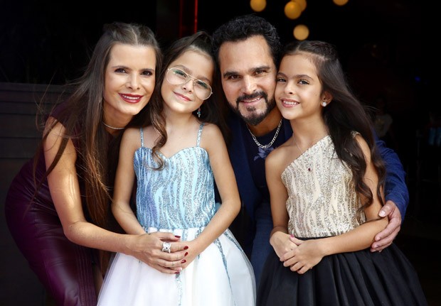 Luciano Camargo comemora aniversário de filhas gêmeas (Foto: Manuela Scarpa/Brazil News)