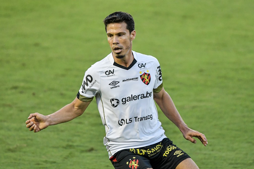 Hernanes estreia pelo Sport em duelo contra o Flamengo, no Raulino de Oliveira — Foto: Thiago Ribeiro / AGIF