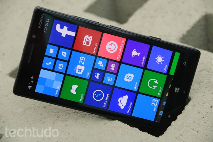 Nokia Lumia 930 tem tela fullHD de 5 polegadas (Foto: Lucas Mendes/TechTudo)