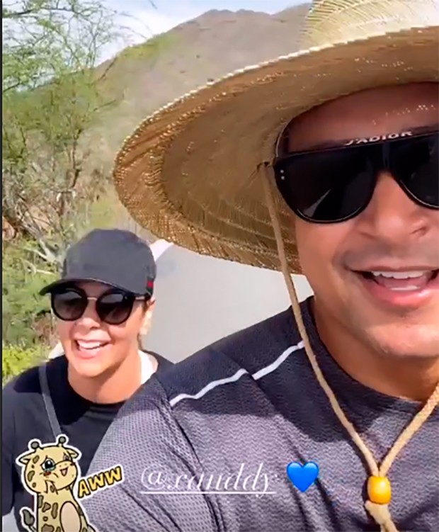 Carla Perez e Xanddy fazem trilha no Havaí para celebrar os 19 anos de união (Foto: Reprodução/Instagram)