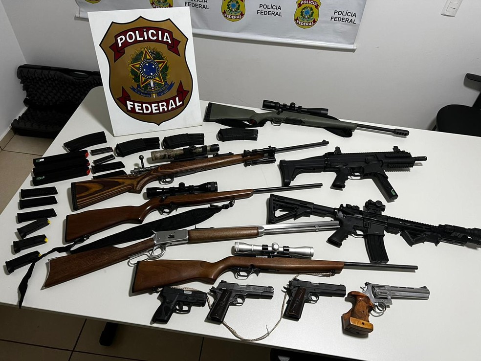 Armas apreendidas pela Polícia Federal durante operação contra organizadores de atos antidemocráticos — Foto: Polícia Federal