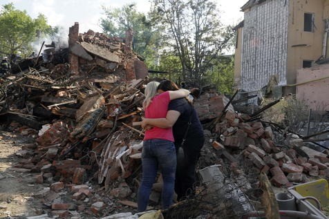 Diversas residências foram danificados pelos ataques russos (Foto: EPA via Agência ANSA)