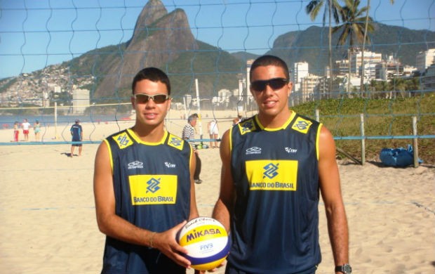 Guto e Marcus, dupla de vôlei de praia (Foto: Divulgação/CBV)