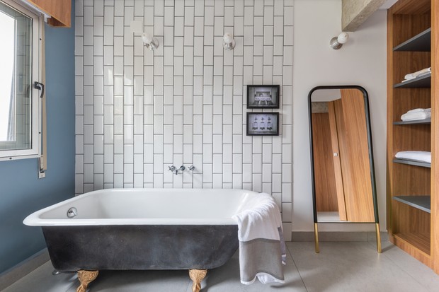 Décor do dia: após reforma, banheiro com banheira é integrado ao closet (Foto: Guilherme Pucci)