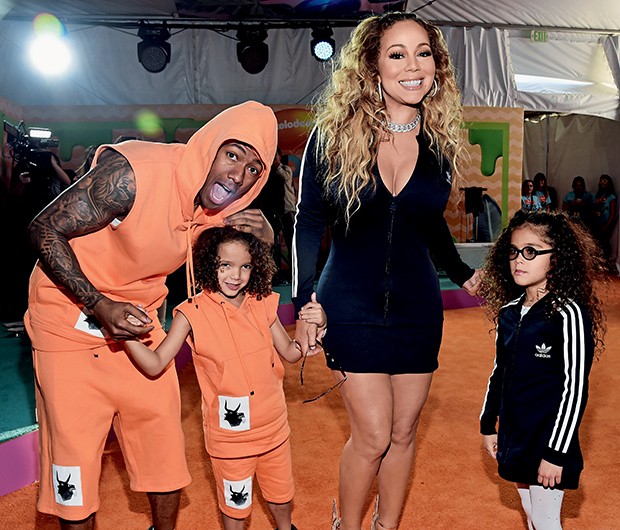  Look família: Moroccan e Nick Cannon e Mariah Carey e Monroe. “Animada em levar as crianças à premiação”, disse ela  (Foto:  )