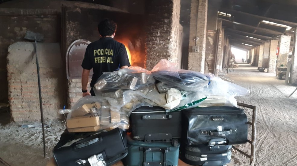 Foram destruÃ­dos 665 quilos de cocaÃ­na, 411 quilos de maconha, 1.015 unidades de ecstasy e medicamentos, 41 quilos de haxixe, bicarbonato e pÃ³ branco.Â  â€” Foto: PolÃ­cia Federal do CearÃ¡/DivulgaÃ§Ã£o