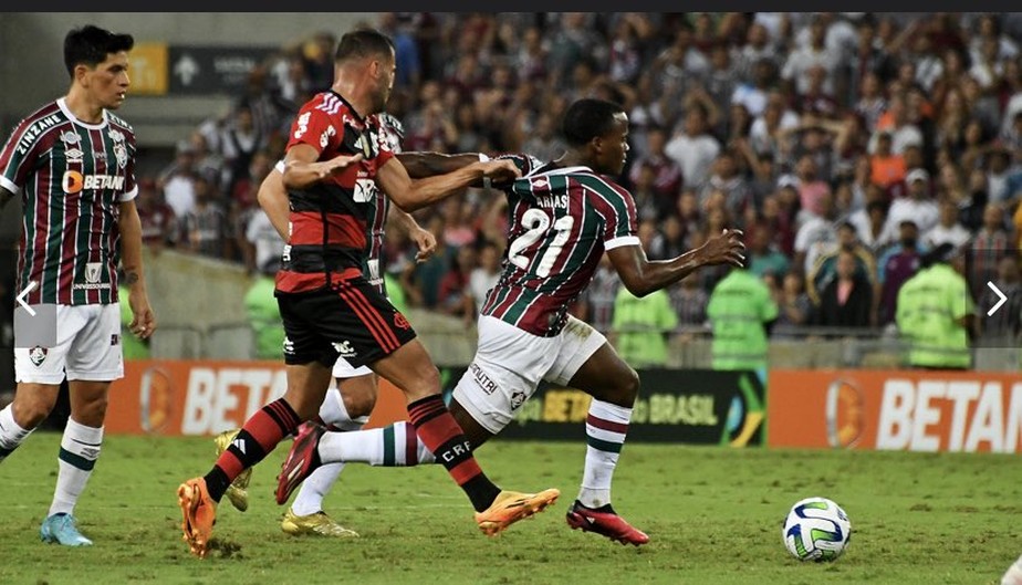 Thiago Maia segura Árias e impede a construção das jogadas de ataque do Fluminense