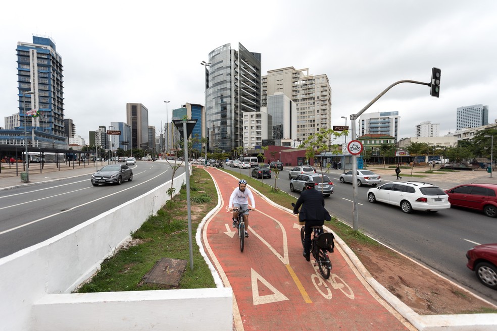 Ciclovia da avenida Faria Lima, em frente ao Largo da Batata,Zona Oeste de São, em trecho alvo de inquérito do MP (Foto: Marcelo Brandt/G1)