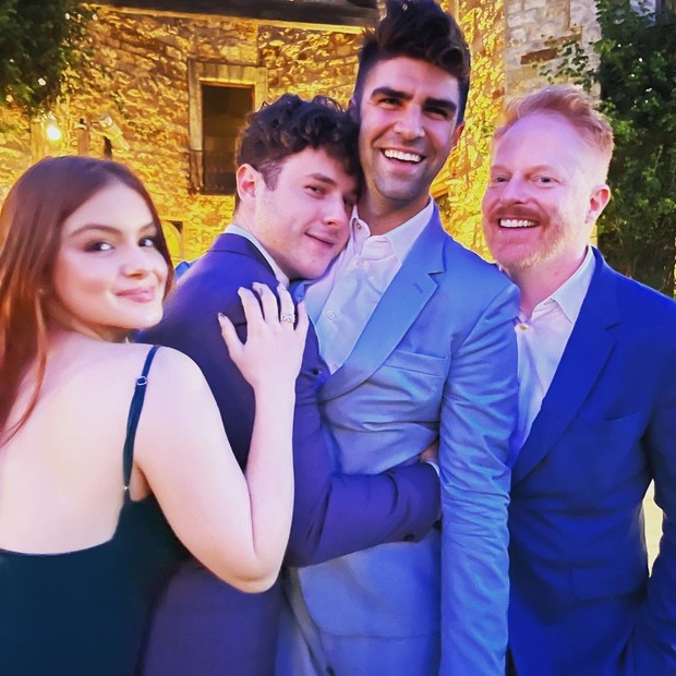 Ariel Winter, Nolan Gould, Justin Mitika e Jesse Tyler no casamento de Sarah Hyland e Wells Adams (Foto: Reprodução/Instagram)