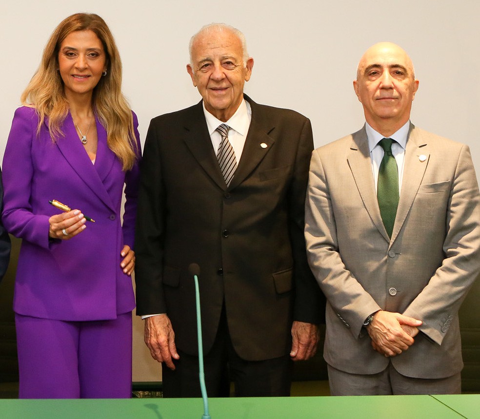 Leila Pereira, Seraphim Del Grande e Alcyr Ramos da Silva Júnior no Palmeiras — Foto: Fabio Menotti