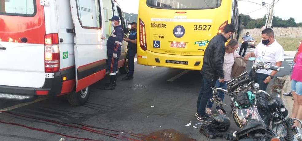 Idoso em moto tem p&eacute; amputado ap&oacute;s batida com &ocirc;nibus &mdash; Foto: Arquivo Pessoal