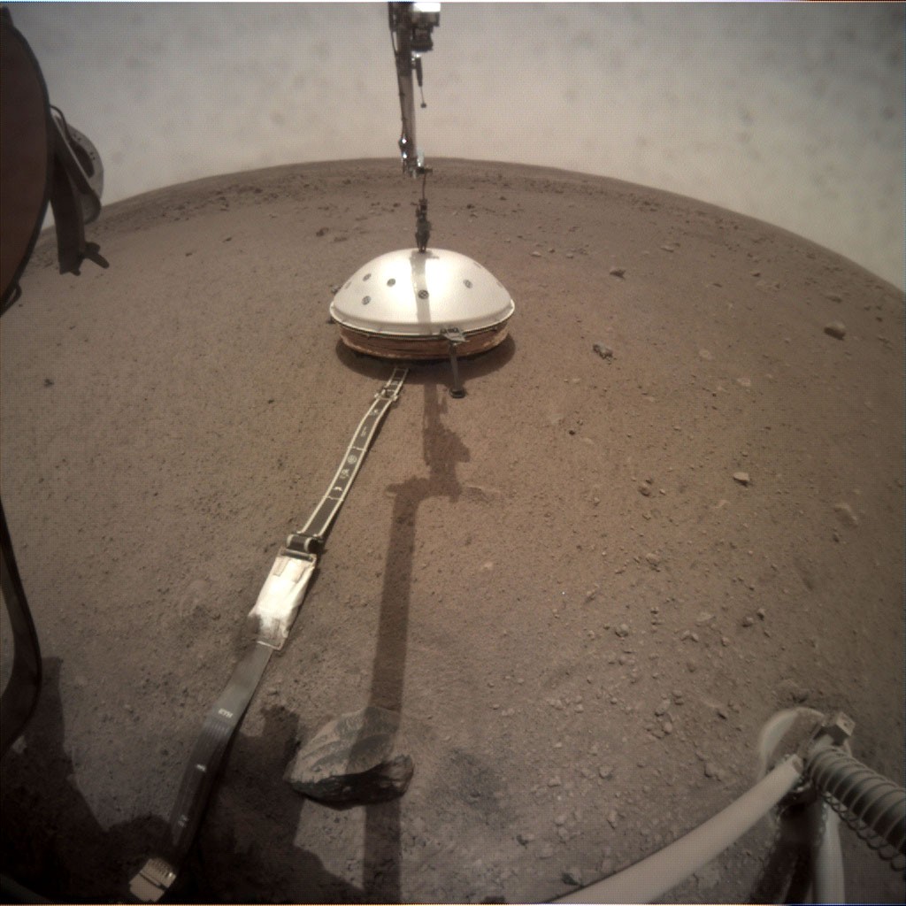 Sonda InSight na superfície de Marte (Foto: NASA/JPL-Caltech)