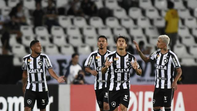 Marcinho tira o sufoco do Fogão