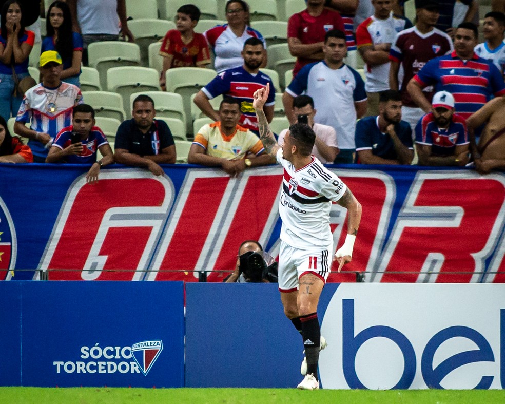 Luciano comemora o gol do São Paulo contra o Fortaleza — Foto: Pedro Chaves/AGIF