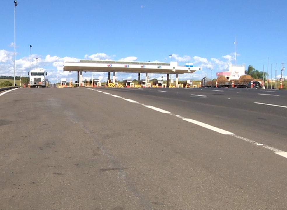 Pedágio na Rodovia Raposo Tavares (SP-270) (Foto: Reprodução/TV Fronteira)
