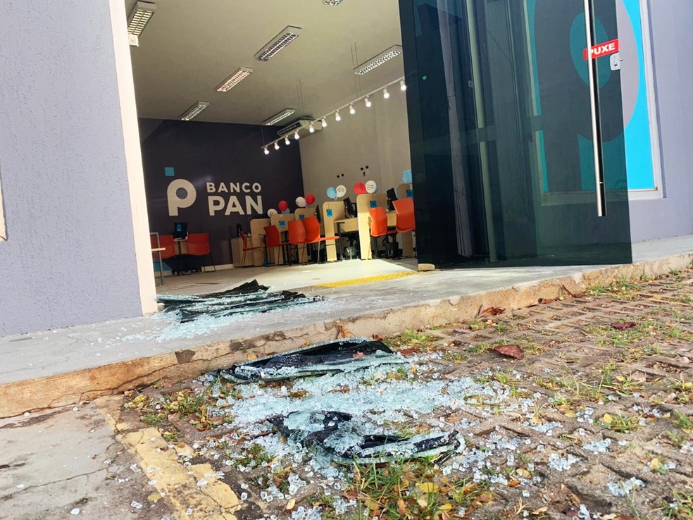 Alvo dos criminosos, agÃªncia bancÃ¡ria fica na Avenida Prudente de Morais, uma das mais movimentadas de Natal â€” Foto: Mariana Rocha/Inter TV Cabugi