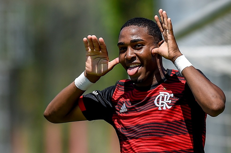 Escalação do Flamengo Lorran, de 16 anos, será titular pela primeira vez