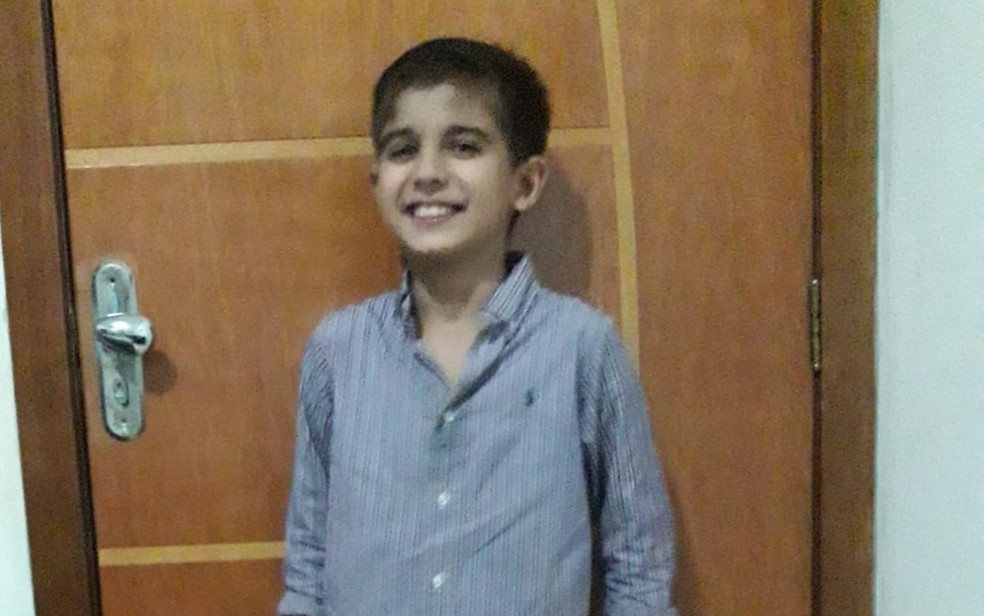 Murilo Habash de Andrade, de 8 anos, teve a iniciativa de mandar uma cartinha pedindo desculpas às vizinhas — Foto: Reprodução/Arquivo pessoal/Samia Habash 