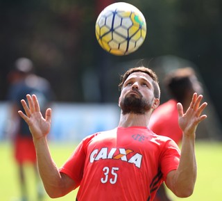 Pela programação do Fla, Diego deve atuar 60 minutos no domingo