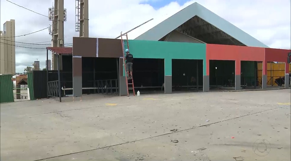 Montagem das barracas do Parque do Povo para São João 2018 de Campina Grande (Foto: Reprodução/TV Cabo Branco)