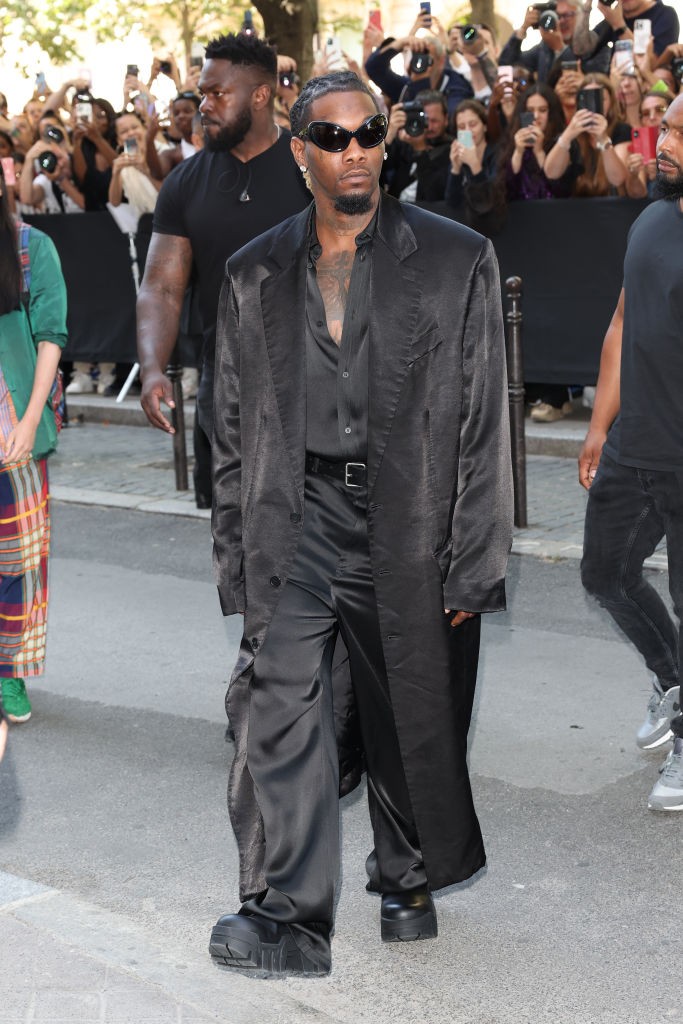 PARIS, FRANCE - JULY 06: Offset arrives at Balenciaga on July 06, 2022 in Paris, France. (Photo by Jacopo M. Raule/Getty Images For Balenciaga) (Foto: Getty Images For Balenciaga)