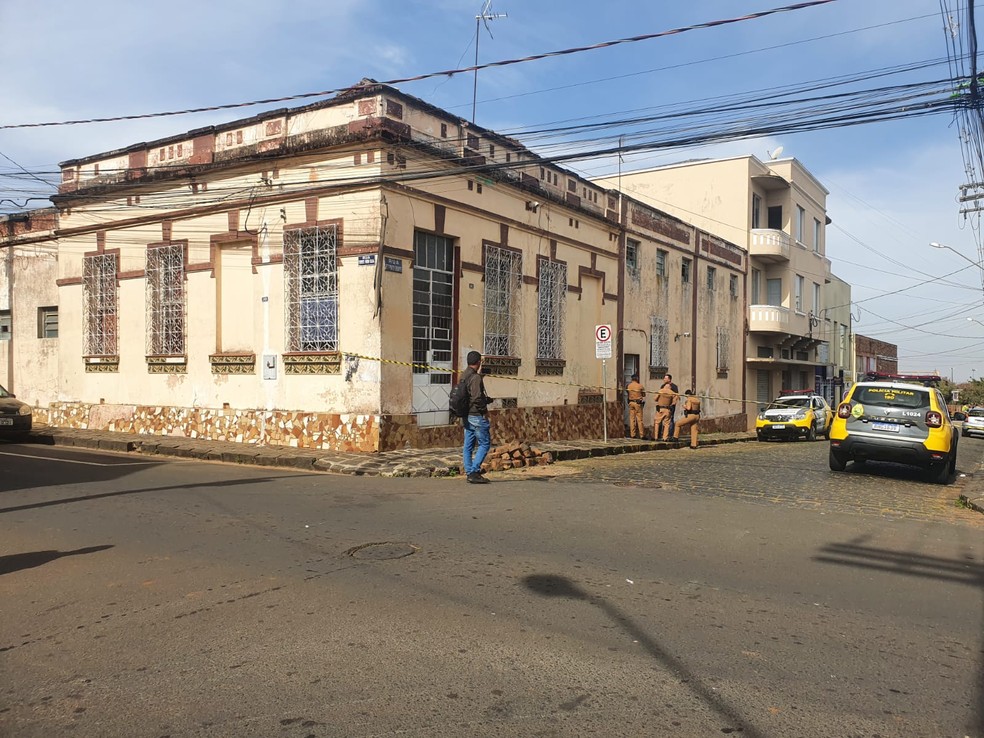 Jovem é morto a tiros dentro de quarto de hotel em Ponta Grossa — Foto: Viviane Mallmann/RPC