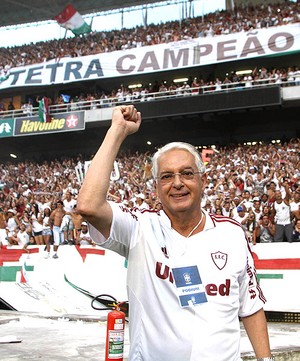 Celso Barros comemora o título do Fluminense (Foto: Ricardo Ayres / Photocamera)