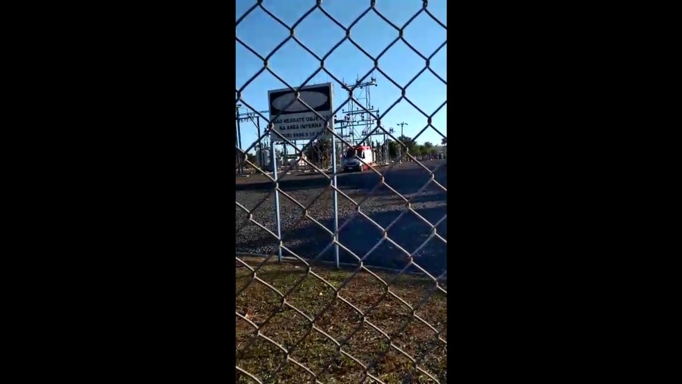 No local há avisos proibindo a entrada e o resgate de objetos na área em Reginópolis  — Foto: Arquivo pessoal 