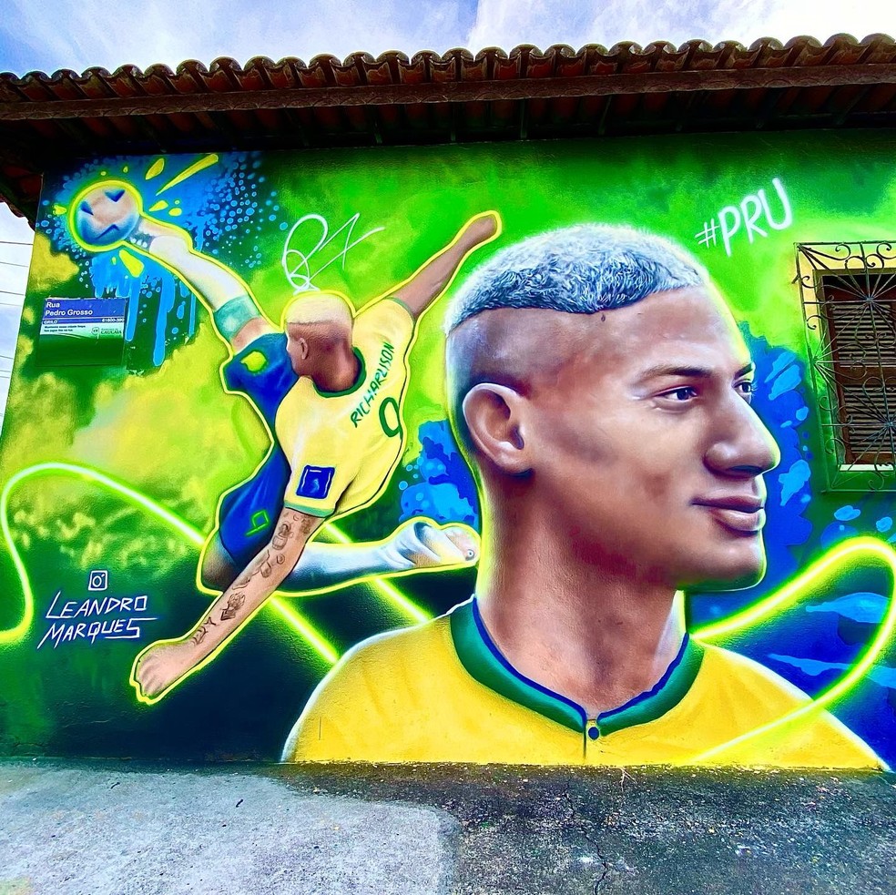 Mural que representa o gol de Richarlison foi feito em parede de casa em rua de Caucaia — Foto: Arquivo pessoal