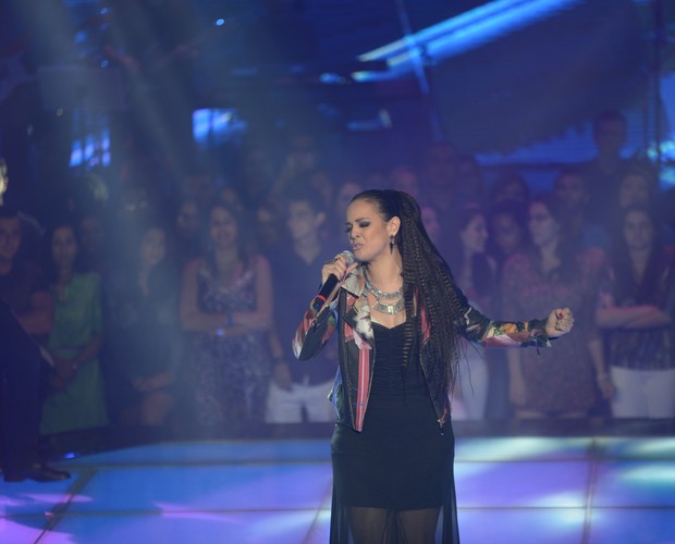 Maria Alice canta 'Memórias'  (Foto: Camila Serejo/Gshow)