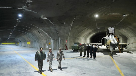 Irã revela nova base aérea subterrânea para caças a jato; veja vídeo