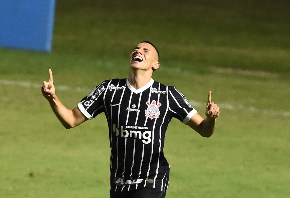 Mantuan só poderá voltar a jogar pelo Corinthians em 2021 — Foto: André Durão