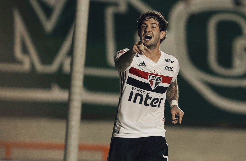 Pato festeja o primeiro gol do São Paulo — Foto: Rubens Chiri / sãopaulofc.net