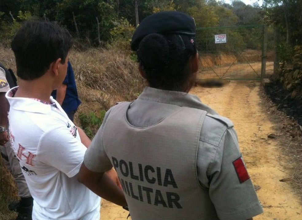 Corpo de Franciellen foi encontrado em uma área de mata na Serraria, em Maceió, em fevereiro de 2013 (Foto: Henrique Pereira/G1)